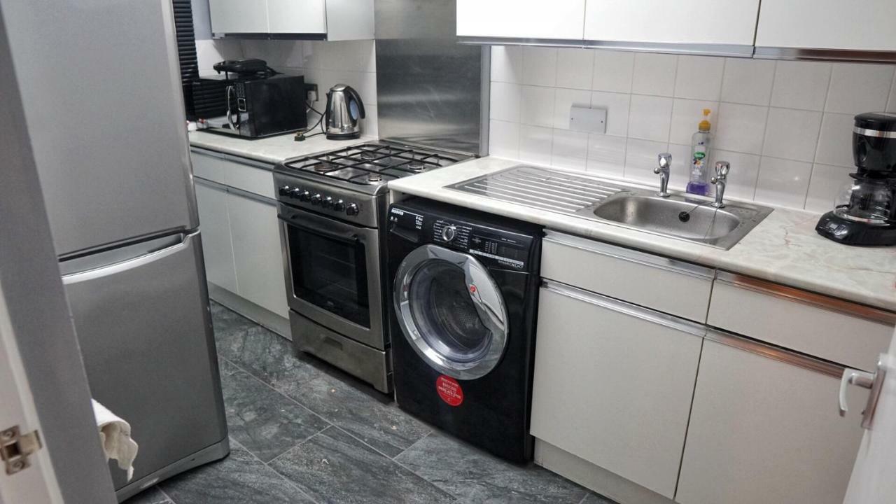 North London Apartment - エドモントン エクステリア 写真